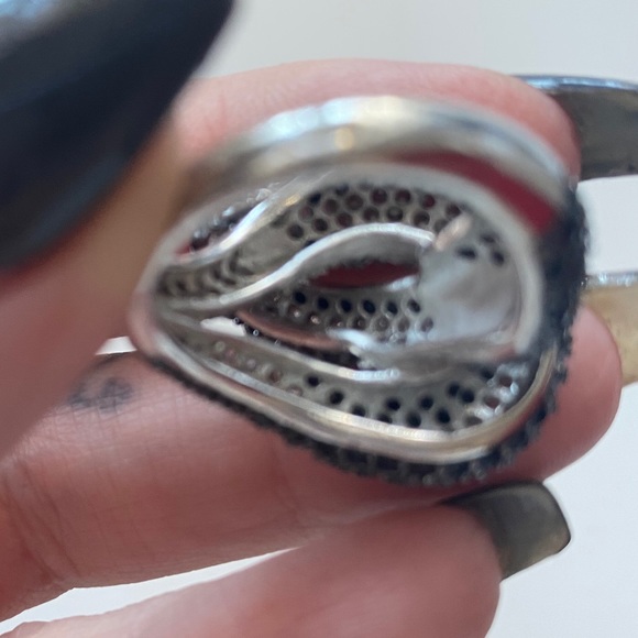 Sterling silver white and black crystal knot ring - Picture 4 of 7